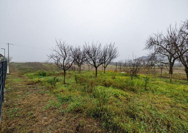 NA PREDAJ- STAVEBNÝ POZEMOK 2287m²- RODINNÝ DOM- VLKY- PRI TOMÁŠOVE 