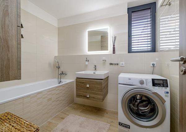 REZERVOVANÝ- BE.LIVE COMPANY – MODERNÝ 2-IZBOVÝ BYT - ARCHITEKTONICKÝ DIZAJN – S DVOMA BALKÓNMI – NOVOSTAVBA – TEHELNÉ POLE- BRATISLAVA 