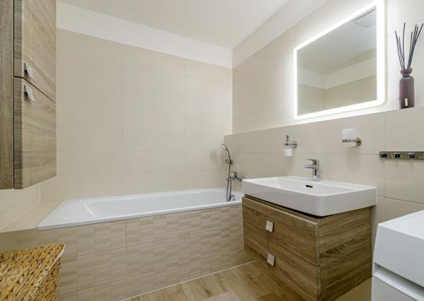 REZERVOVANÝ- BE.LIVE COMPANY – MODERNÝ 2-IZBOVÝ BYT - ARCHITEKTONICKÝ DIZAJN – S DVOMA BALKÓNMI – NOVOSTAVBA – TEHELNÉ POLE- BRATISLAVA 