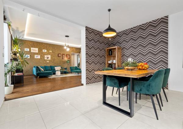 BE.LIVE COMPANY- PREDAJ- EXKLUZÍVNY- 5-IZBOVÝ DOM- VYSOKÉ STROPY- VEĽKÉ UĽANY