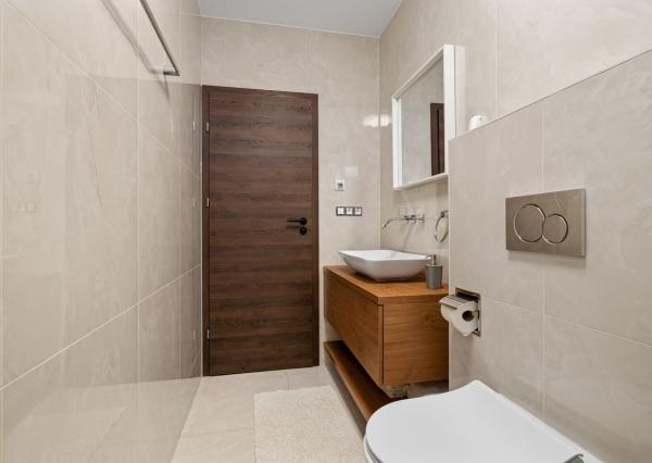 BE.LIVE COMPANY- PREDAJ- EXKLUZÍVNY- 5-IZBOVÝ DOM- VYSOKÉ STROPY- VEĽKÉ UĽANY