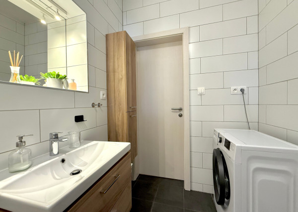 BE.LIVE COMPANY- PRENÁJOM- VEĽKORYSÝ- 3-IZBOVÝ- BYT- STARÉ MESTO- LANGSFELDOVA 