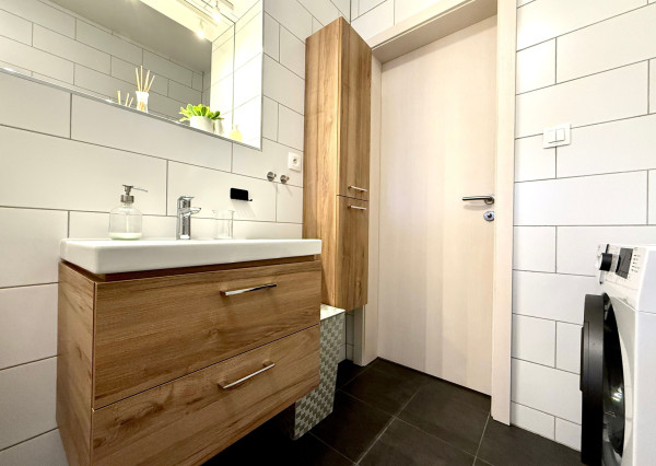 BE.LIVE COMPANY- PRENÁJOM- VEĽKORYSÝ- 3-IZBOVÝ- BYT- STARÉ MESTO- LANGSFELDOVA 