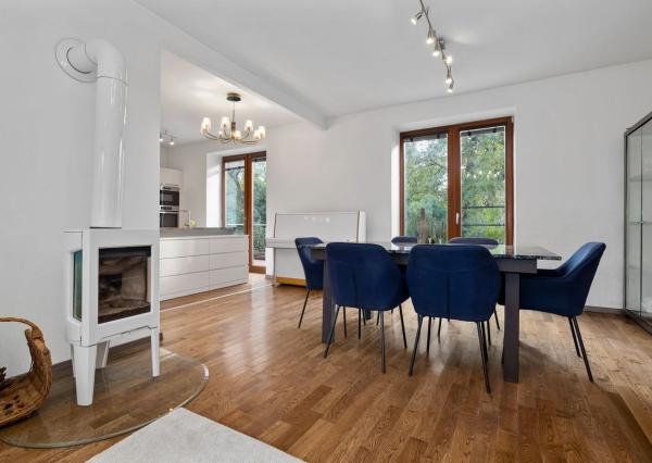 BE.LIVE COMPANY- PRENÁJOM- 5- IZBOVÝ- DOM- S BAZÉNOM- KARLOVÁ VES- BRATISLAVA 