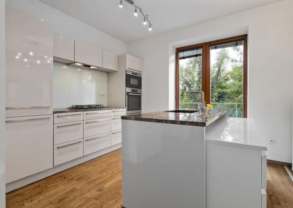 BE.LIVE COMPANY- PRENÁJOM- 5- IZBOVÝ- DOM- S BAZÉNOM- KARLOVÁ VES- BRATISLAVA 