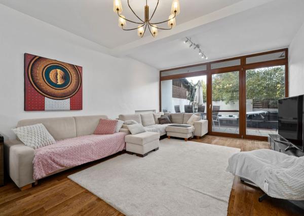 BE.LIVE COMPANY- PRENÁJOM- 5- IZBOVÝ- DOM- S BAZÉNOM- KARLOVÁ VES- BRATISLAVA 