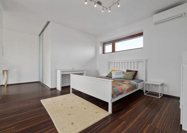 BE.LIVE COMPANY- PRENÁJOM- 5- IZBOVÝ- DOM- S BAZÉNOM- KARLOVÁ VES- BRATISLAVA 