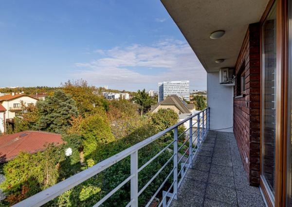 BE.LIVE COMPANY- PRENÁJOM- 5- IZBOVÝ- DOM- S BAZÉNOM- KARLOVÁ VES- BRATISLAVA 