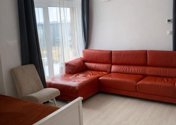 BE.LIVE COMPANY – PRENÁJOM – PRIESTRANNÝ APARTMÁN V NOVOSTAVBE BUNGALOVU – ZÁHRADA – PARKOVANIE – ZOHOR