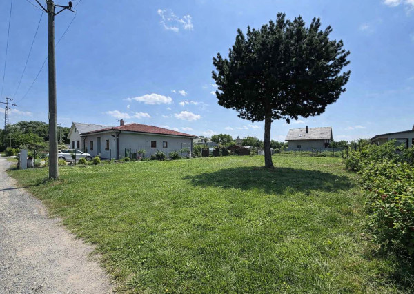 BE.LIVE COMPANY- PREDAJ- SLNEČNÝ- STAVEBNÝ POZEMOK - TICHÁ LOKALITA - BLÍZKO CENTRA - MALACKY