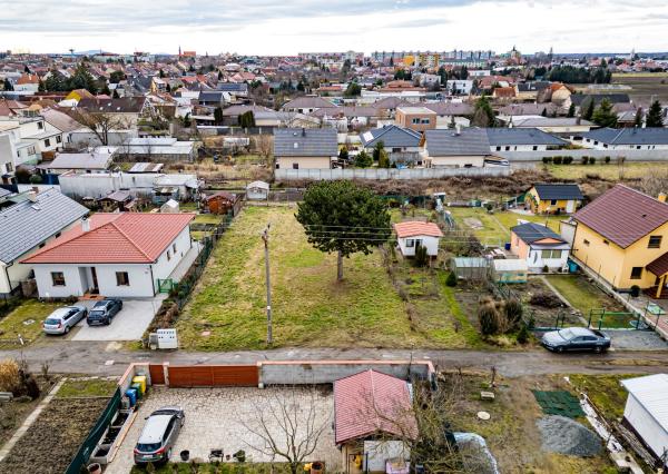 BE.LIVE COMPANY- PREDAJ- SLNEČNÝ- STAVEBNÝ POZEMOK - TICHÁ LOKALITA - BLÍZKO CENTRA - MALACKY