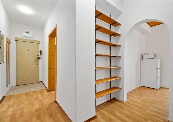 PREDANÝ- BE.LIVE COMPANY - NA PREDAJ - NADŠTANDARDNE VEĽKÝ 1-IZBOVÝ BYT S BALKÓNOM – SKVELÁ DISPOZÍCIA A NÁDHERNÝ VÝHĽAD - CHROBÁKOVÁ -DÚBRAVKA