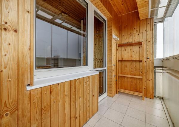 PREDANÝ- BE.LIVE COMPANY - NA PREDAJ - NADŠTANDARDNE VEĽKÝ 1-IZBOVÝ BYT S BALKÓNOM – SKVELÁ DISPOZÍCIA A NÁDHERNÝ VÝHĽAD - CHROBÁKOVÁ -DÚBRAVKA