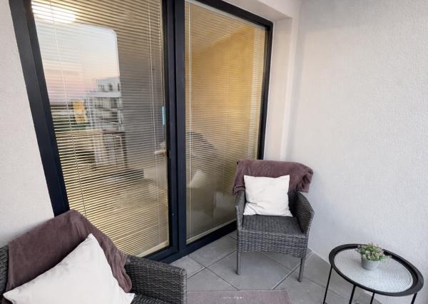 OFF PONUKA - NA PREDAJ – KOMPLETNE ZARIADENÝ 1-IZBOVÝ APARTMÁN S LOGGIOU – NOVOSTAVBA RENDEZ – RAČA