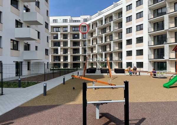 OFF PONUKA - NA PREDAJ – KOMPLETNE ZARIADENÝ 1-IZBOVÝ APARTMÁN S LOGGIOU – NOVOSTAVBA RENDEZ – RAČA