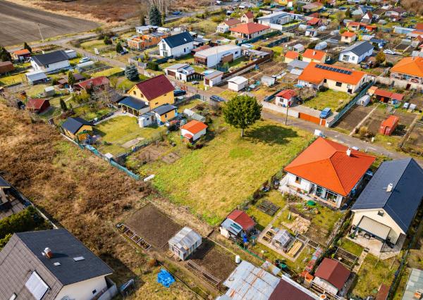 BE.LIVE COMPANY – NA PREDAJ SLNEČNÝ POZEMOK - TICHÁ LOKALITA - BLÍZKO CENTRA - MALACKY