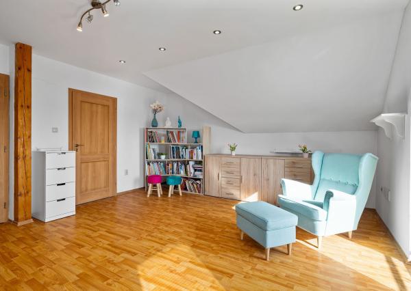 BE.LIVE COMPANY- PREDAJ- 4-IZBOVÝ- RODINNÝ DOM- S GARÁŽOU- VÍRIVKOU- VEĽKOU ZÁHRADOU- TUREŇ- SENEC