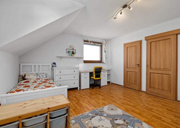 BE.LIVE COMPANY- PREDAJ- 4-IZBOVÝ- RODINNÝ DOM- S GARÁŽOU- VÍRIVKOU- VEĽKOU ZÁHRADOU- TUREŇ- SENEC