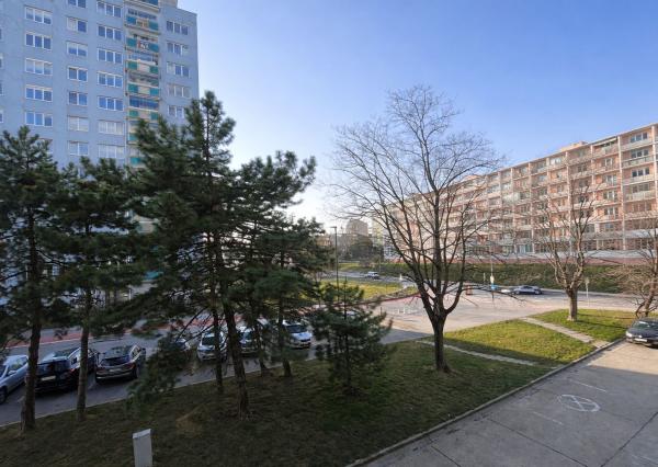 BE.LIVE COMPANY- PRENÁJOM- 2-IZBOVÝ BYT- RUŽINOV- REZEDOVÁ ULICA- PRI OC RETRO 