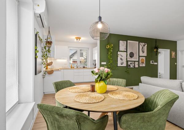 BE.LIVE COMPANY- 4-IZBOVÝ- DIZAJNOVÝ-BUNGALOV- BAZÉN- MILOSLAVOV