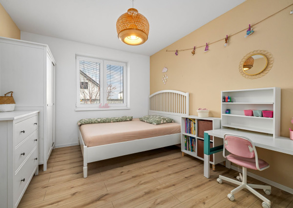 BE.LIVE COMPANY- 4-IZBOVÝ- DIZAJNOVÝ-BUNGALOV- BAZÉN- MILOSLAVOV