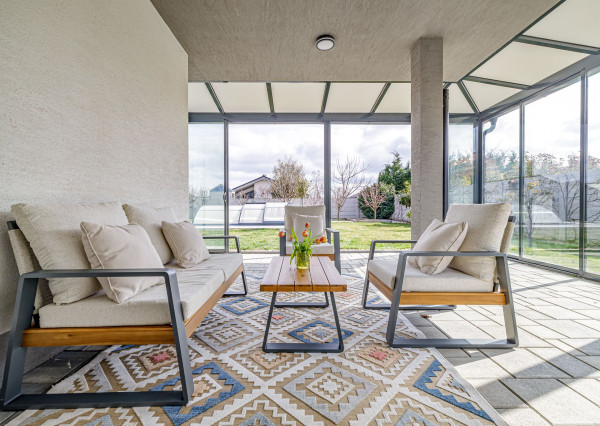 BE.LIVE COMPANY- 4-IZBOVÝ- DIZAJNOVÝ-BUNGALOV- BAZÉN- MILOSLAVOV