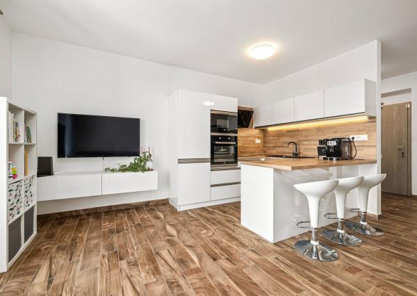 BE.LIVE COMPANY- PREDAJ- 2- IZBOVÝ- DIZAJNOVÝ- BYT-KLIMATIZÁCIA- PARKOVACIE STÁTIA-NOVÁ DEDINKA