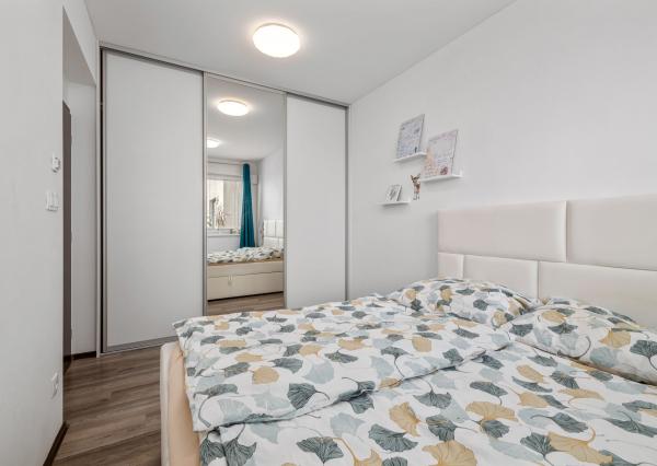 BE.LIVE COMPANY- PREDAJ- 2- IZBOVÝ- DIZAJNOVÝ- BYT-KLIMATIZÁCIA- PARKOVACIE STÁTIA-NOVÁ DEDINKA