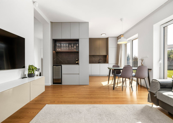 BE.LIVE COMPANY- PREDAJ- RODINNÝ DOM- TERASA- ZÁHRADA- MALINOVO- TRI VODY 