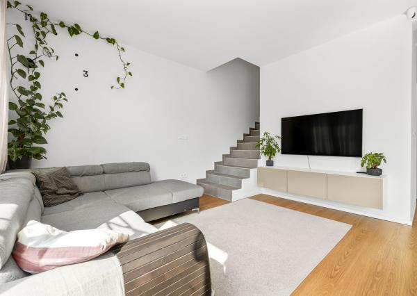 BE.LIVE COMPANY- PREDAJ- RODINNÝ DOM- TERASA- ZÁHRADA- MALINOVO- TRI VODY 