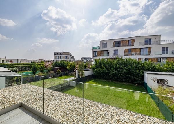 BE.LIVE COMPANY- PREDAJ- RODINNÝ DOM- TERASA- ZÁHRADA- MALINOVO- TRI VODY 