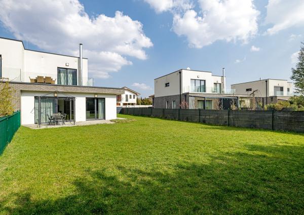 BE.LIVE COMPANY- PREDAJ- RODINNÝ DOM- TERASA- ZÁHRADA- MALINOVO- TRI VODY 