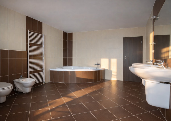 BE.LIVE COMPANY - NA PREDAJ – VEĽKORYSÝ 3-IZBOVÝ BYT S 4 BALKÓNMI – VEĽKÁ PIVNICA - PARKING - STUPAVA, DLHÁ ULICA