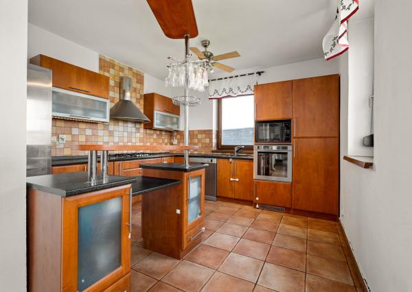 BE.LIVE COMPANY- PREDAJ- 4-IZBOVÝ- RODINNÝ DOM- GARÁŽ- VÍRIVKA- VEĽKÝ POZEMOK- TUREŇ- SENEC 