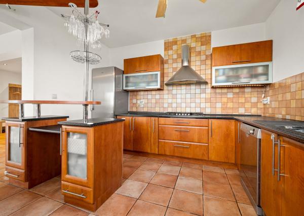 BE.LIVE COMPANY- PREDAJ- 4-IZBOVÝ- RODINNÝ DOM- GARÁŽ- VÍRIVKA- VEĽKÝ POZEMOK- TUREŇ- SENEC 