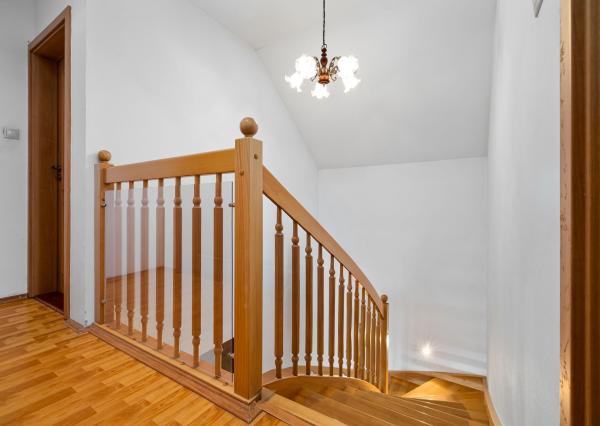 BE.LIVE COMPANY- PREDAJ- 4-IZBOVÝ- RODINNÝ DOM- GARÁŽ- VÍRIVKA- VEĽKÝ POZEMOK- TUREŇ- SENEC 