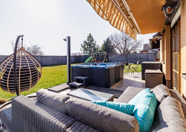 BE.LIVE COMPANY- PREDAJ- 4-IZBOVÝ- RODINNÝ DOM- GARÁŽ- VÍRIVKA- VEĽKÝ POZEMOK- TUREŇ- SENEC 