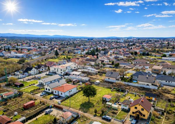 BE.LIVE COMPANY – NA PREDAJ SLNEČNÝ POZEMOK - TICHÁ LOKALITA - BLÍZKO CENTRA - MALACKY