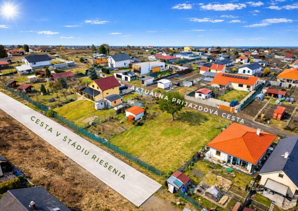 BE.LIVE COMPANY – NA PREDAJ SLNEČNÝ POZEMOK - TICHÁ LOKALITA - BLÍZKO CENTRA - MALACKY