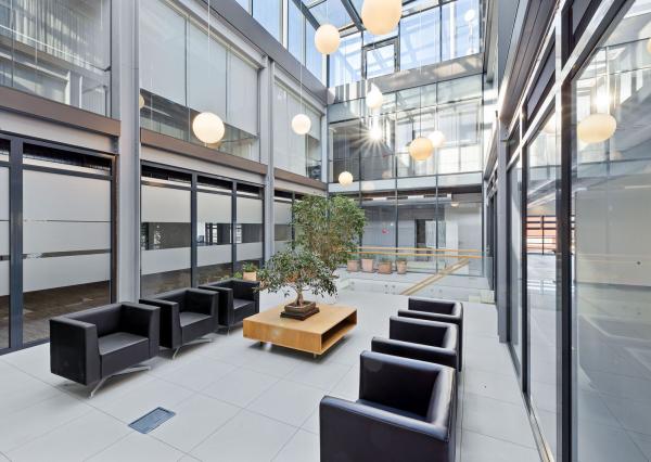 BE.LIVE COMPANY– PRENÁJOM– ADMINISTRATÍVNA BUDOVA– SHOWROOM- KANCELÁRIE- NOVOZÁMOCKÁ, NITRA