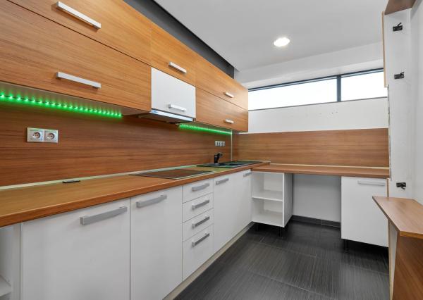 BE.LIVE COMPANY– PRENÁJOM– ADMINISTRATÍVNA BUDOVA– SHOWROOM- KANCELÁRIE- NOVOZÁMOCKÁ, NITRA