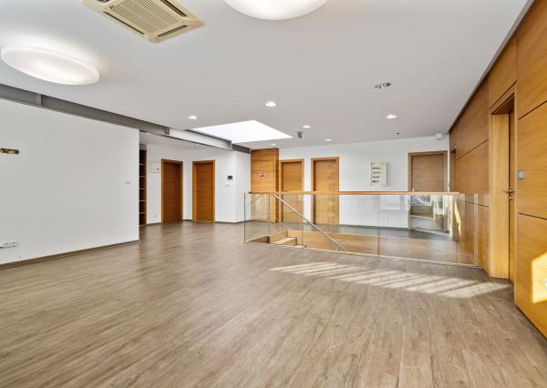 BE.LIVE COMPANY– PRENÁJOM– ADMINISTRATÍVNA BUDOVA– SHOWROOM- KANCELÁRIE- NOVOZÁMOCKÁ, NITRA