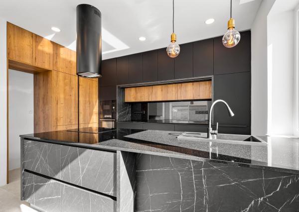 BE.LIVE COMPANY- PREDAJ- 4-IZBOVÝ- NADŠTANDARTNÝ- BUNGALOV- BAZÉN– MILOSLAVOV