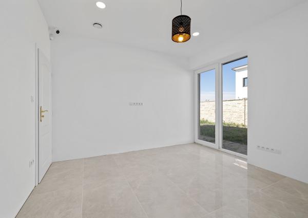 BE.LIVE COMPANY- PREDAJ- 4-IZBOVÝ- NADŠTANDARTNÝ- BUNGALOV- BAZÉN– MILOSLAVOV