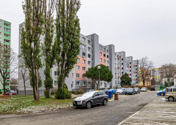REZERVOVANÝ-BE.LIVE COMPANY-PREDAJ- KRÁSNY- 3-IZBOVÝ- BYT- PETRŽALKA