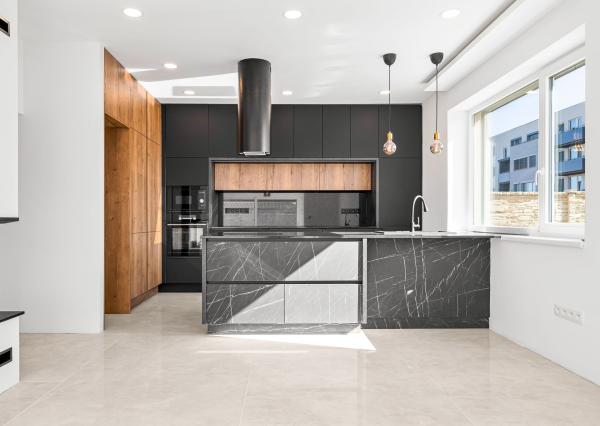 BE.LIVE COMPANY- PREDAJ- 4-IZBOVÝ MODERNÝ BUNGALOV S BAZÉNOM- MILOSLAVOV