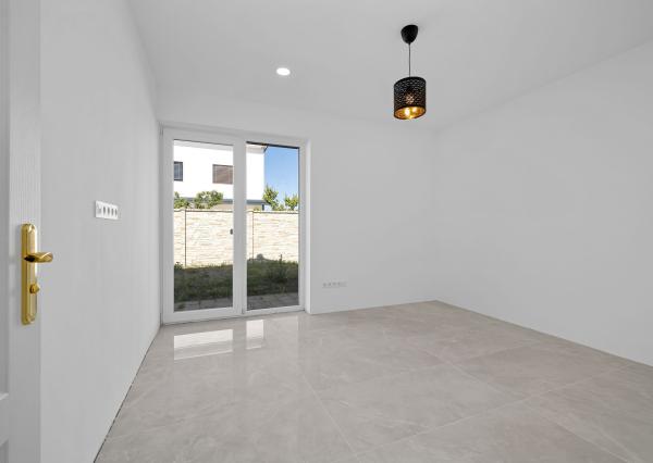 BE.LIVE COMPANY- PREDAJ- 4-IZBOVÝ MODERNÝ BUNGALOV S BAZÉNOM- MILOSLAVOV
