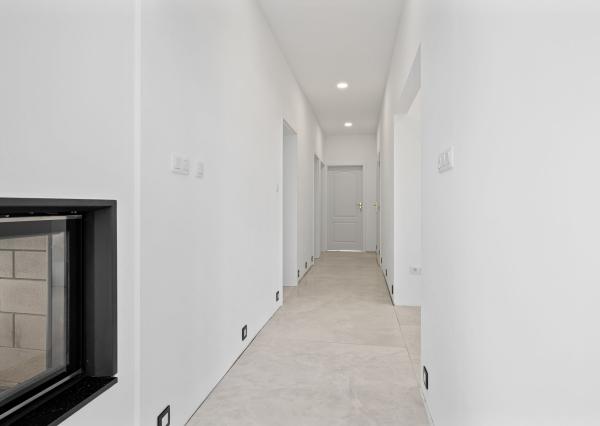 BE.LIVE COMPANY- PREDAJ- 4-IZBOVÝ MODERNÝ BUNGALOV S BAZÉNOM- MILOSLAVOV