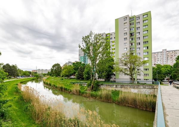 REZERVOVANÝ- BE.LIVE COMPANY- PREDAJ- 4- IZBOVÝ – TOPOLČIANSKA- PETRŽALKA