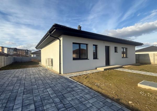 REZERVOVANÉ- BE.LIVE COMPANY- NA PREDAJ- 4-IZBOVÝ- BUNGALOV- NOVOSTAVBA- MOST PRI BRATISLAVE 
